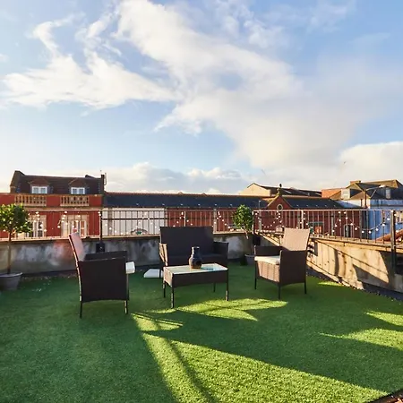 Duplex! Penthouse! Private Rooftop! Location! * Bristol