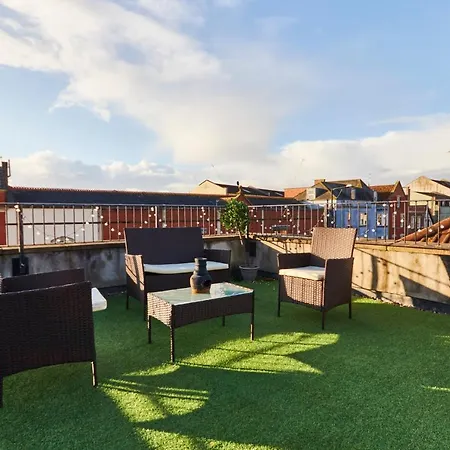 Duplex! Penthouse! Private Rooftop! Location! Apartment Bristol