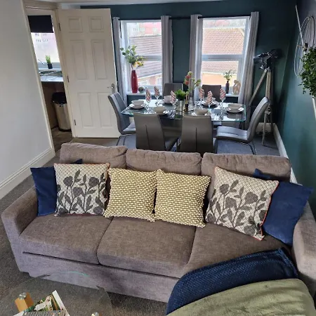Duplex! Penthouse! Private Rooftop! Location! *