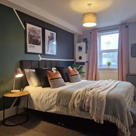 Duplex! Penthouse! Private Rooftop! Location!