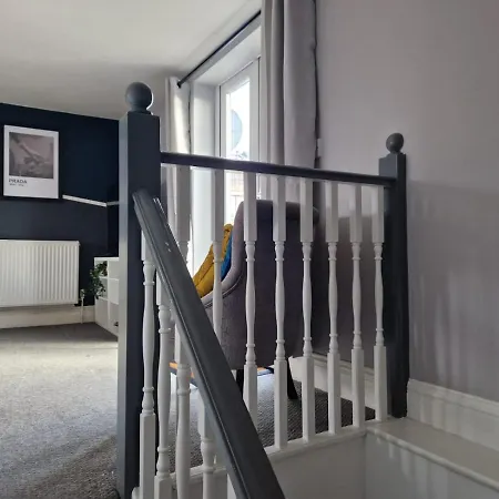 Duplex! Penthouse! Private Rooftop! Location! Apartment