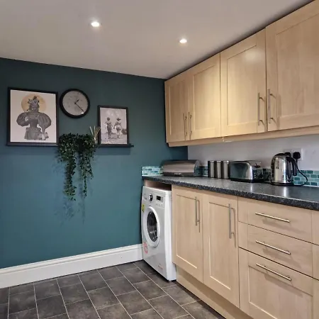 Duplex! Penthouse! Private Rooftop! Location! Lejlighed Bristol