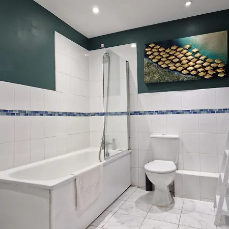 Duplex! Penthouse! Private Rooftop! Location!