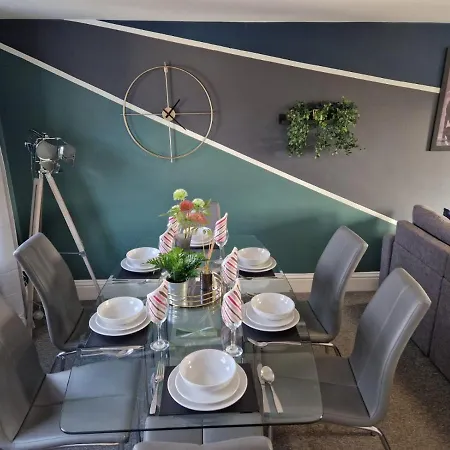 Apartment Duplex! Penthouse! Private Rooftop! Location! Bristol